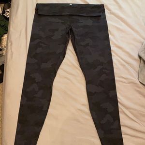 Women’s Lululemon camo camo leggings